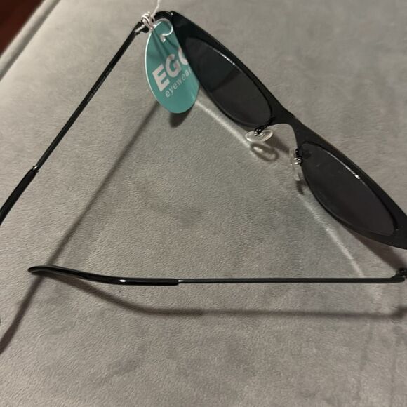 Stylish Black Cat-Eye Sunglasses Metal Frame Dark Lense BRAND NEW 100% UV Tint - Picture 3 of 3
